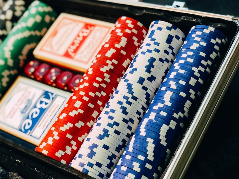 Why Do People Prefer Online Gambling?