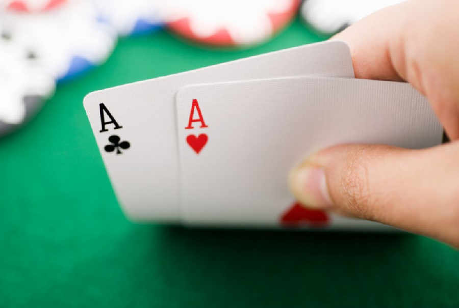 Some of the pros and also cons of online poker game